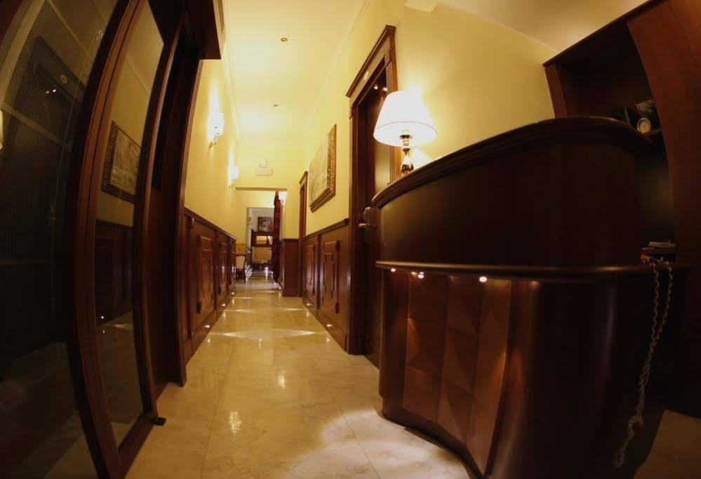 Domus Augusta Bed & Breakfast Rome Bagian luar foto