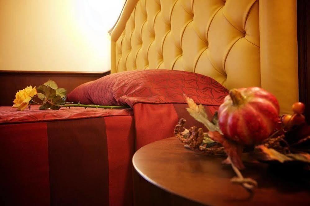Domus Augusta Bed & Breakfast Rome Bagian luar foto